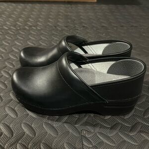 Dansko  professional leather black sz 36